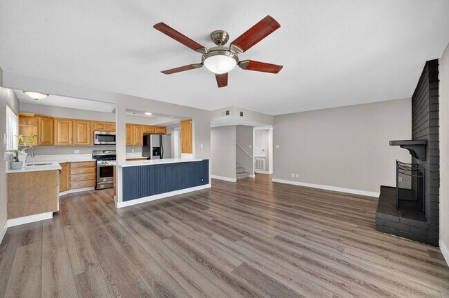 Photo - 809 Peacock Ct