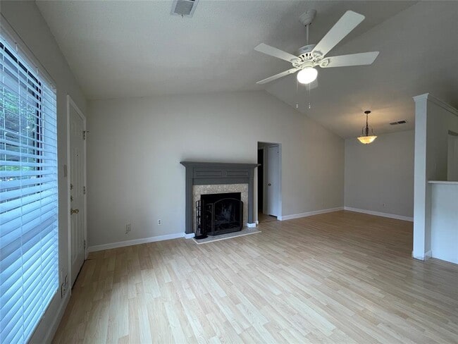 Photo - 2031 Redwing Way