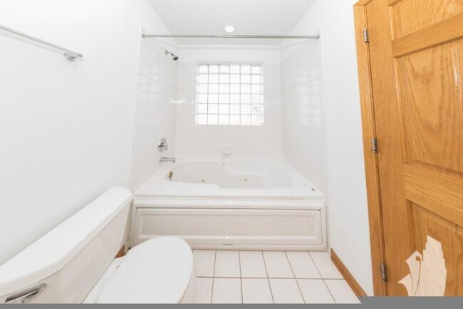 Photo - 3 bedroom in Chicago IL 60614 Unit 3N