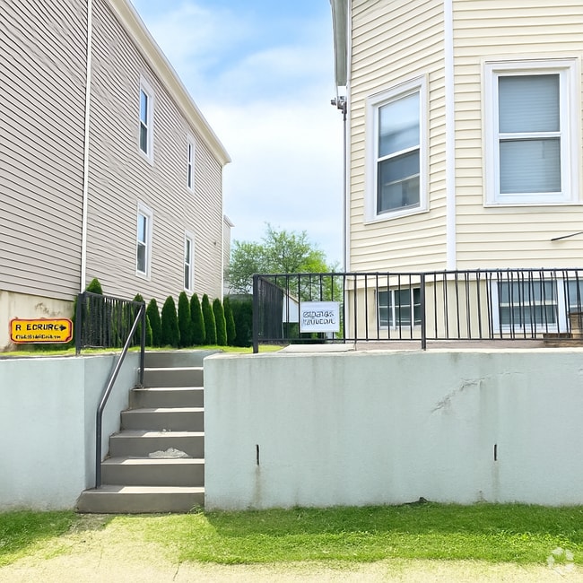 Building Photo - 127 W 2nd St Unit 2nd and 3rd floor combine Rental