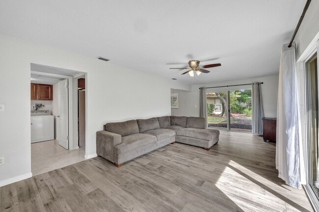 Photo - 4280 Island Cir