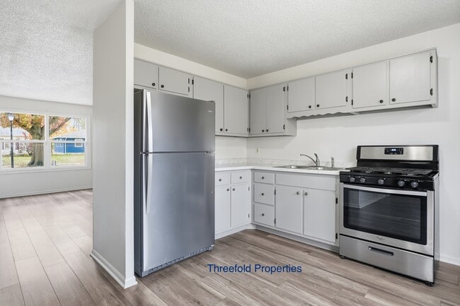 Photo - 1107 Larch Ln