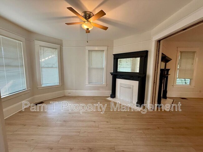 Photo - 611 W 44th St