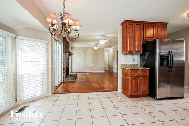 2332 Vanderbilt Dr