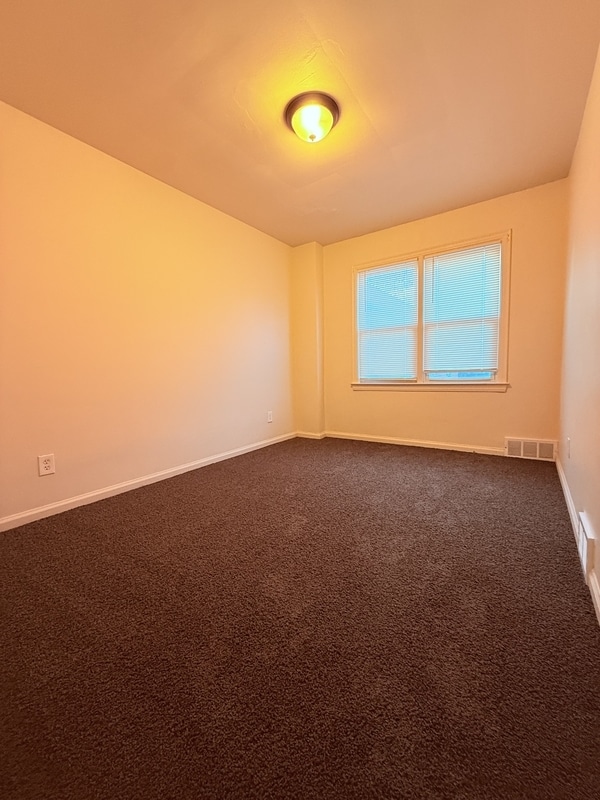 Photo - 9345 Rutherford St