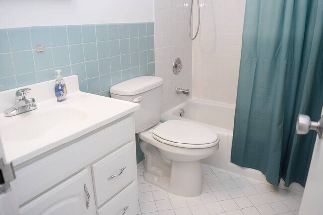 Photo - 2939 Van Ness St NW Unidad 828