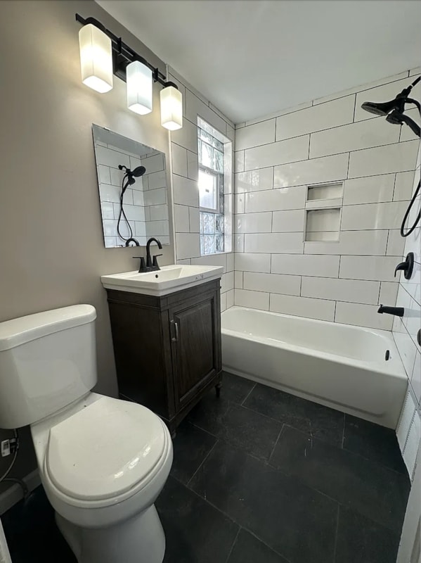 Photo - 1613 E State St