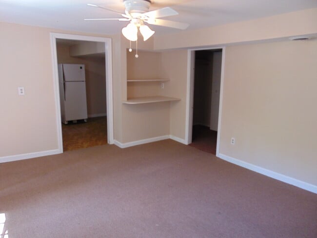 Building Photo - 322 Main St