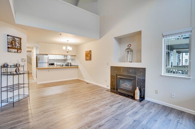 Photo - Natural Light Filled 2bd/2bth Loft Condo in Crown Hill, $2,550/mo. Unidad 203