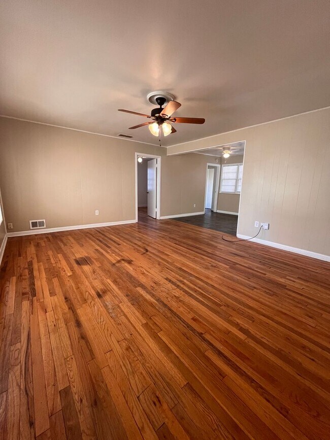 Photo - 5008 42nd St