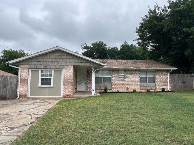Building Photo - 513 Redwood Dr