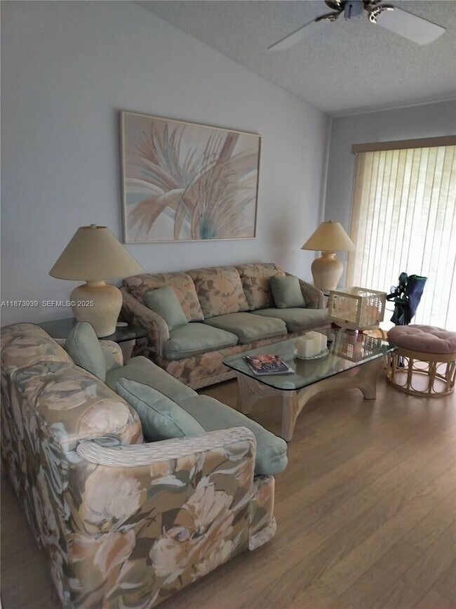 Photo - 1002 Keystone Dr Unidad F