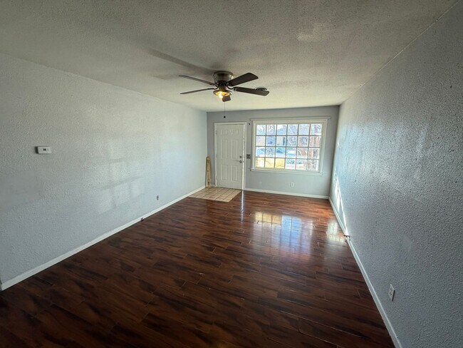 Photo - 1902 23rd St Unit B