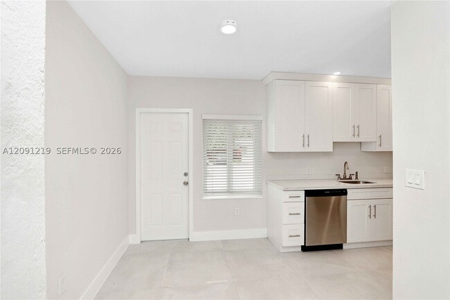 930 SW 24th Ct Unidad A