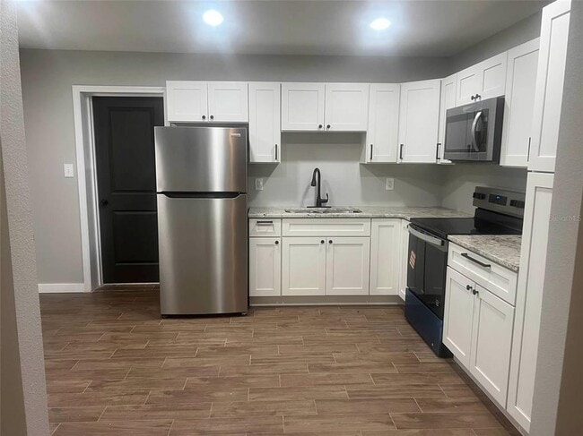 Photo - 305 N Moss St