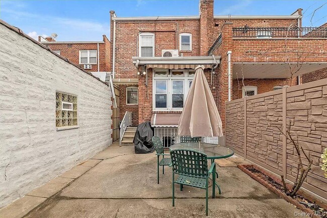 Photo - 68-28 Alderton St Unit 1