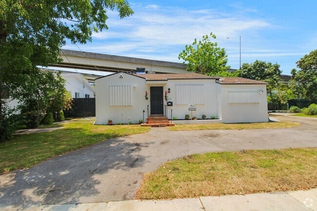 Building Photo - 736 NW 41st St Rental