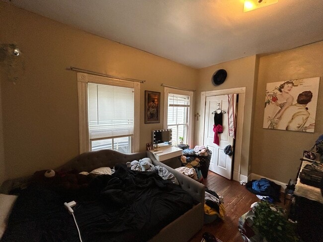 Photo - 330 Oldham Ave