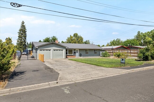 Photo - 1461 Johnson St