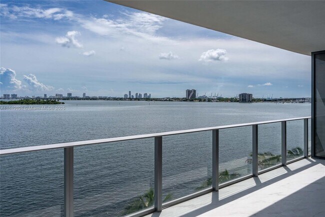 Photo - 700 NE 24th St Unit 303