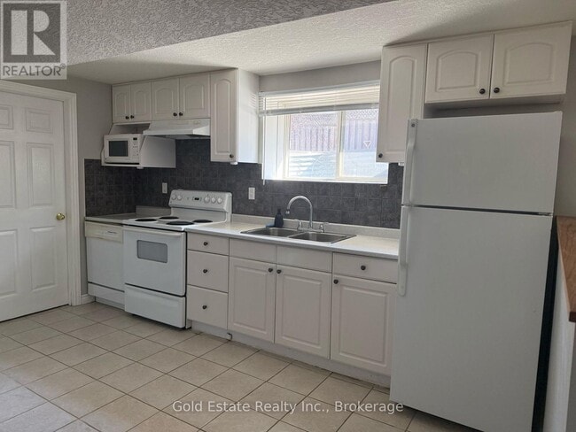 Photo - 1387 Marshall Crescent