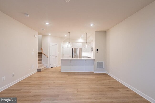 Photo - 21835 Express Ter