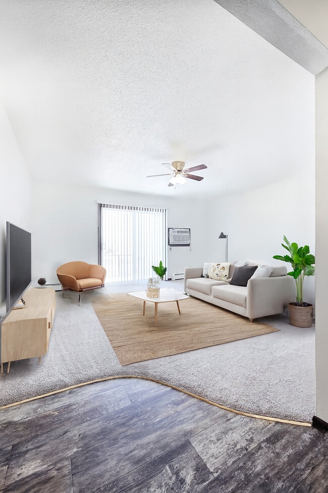 Building Photo - 1015 12th St