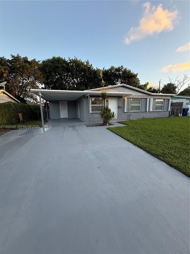 Photo - 1600 W 14th St