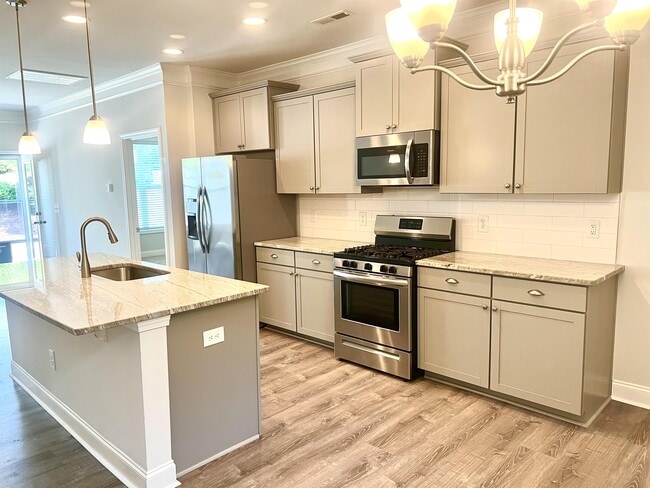 Photo - 816 Riley Ln