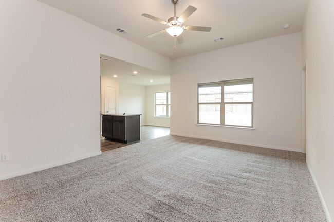 Photo - 833 Mallorie Ln