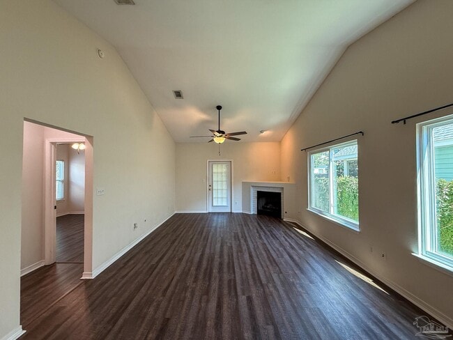 Photo - 1208 E Yonge St