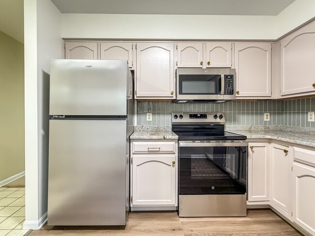 Photo - 208 Greenview Dr Unit #208