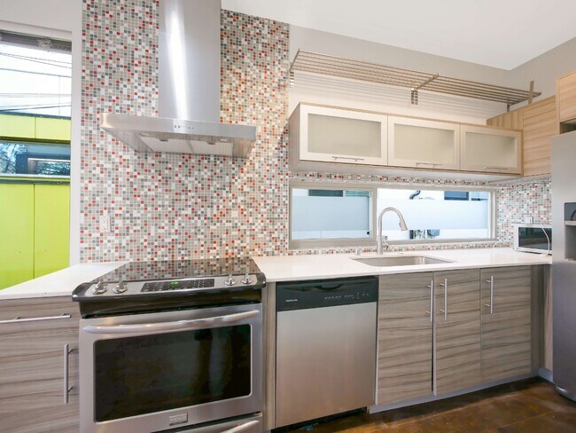 Photo - "Charming 2-Bedroom Retreat with 2 Full Baths in the Heart of Seattle – 1100 Sq Ft of Comfort!"
