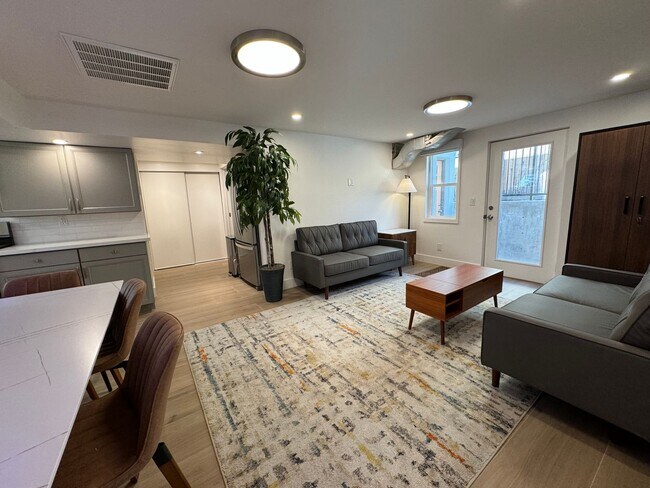 Photo - 468-470 Claremont St Unidad 470 Claremont Street Basement