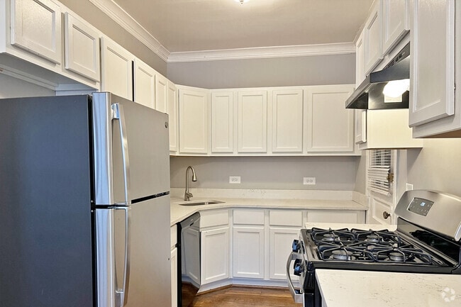 Building Photo - 301-313 N. Oak Park Ave. Rental