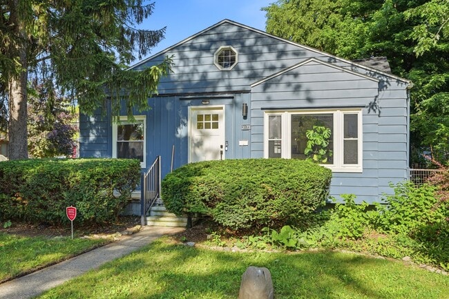 Photo - 3175 McDowell St