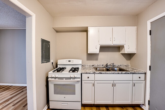 Photo - 1015 N Broadway St