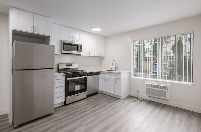 Building Photo - 6861 Sepulveda Blvd Unit 18 Rental