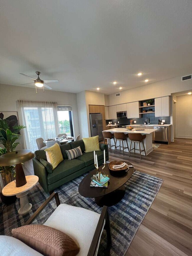 Photo - 2910 SW 69th Ave Unit 2