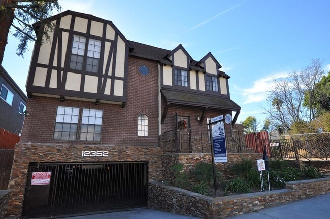 Building Photo - 12352 Burbank Blvd
