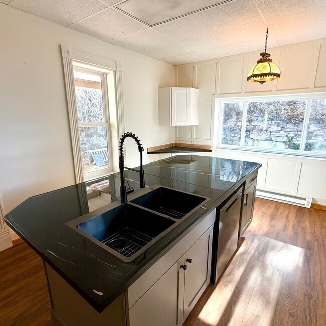 Photo - 4 Bed 1.5 Bath Victorian Style Single Fami...