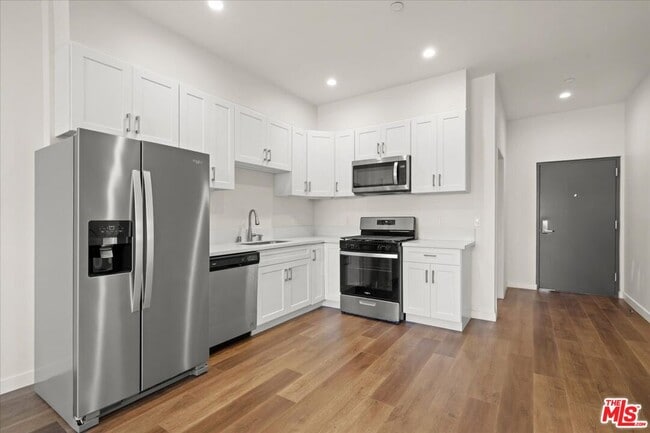 Photo - 1041 N Cummings St Unit 301