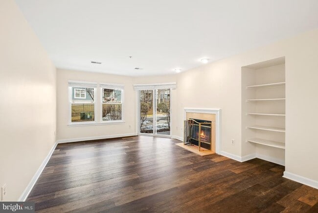 Photo - 3301 Sir Thomas Dr Unit 6-B-21