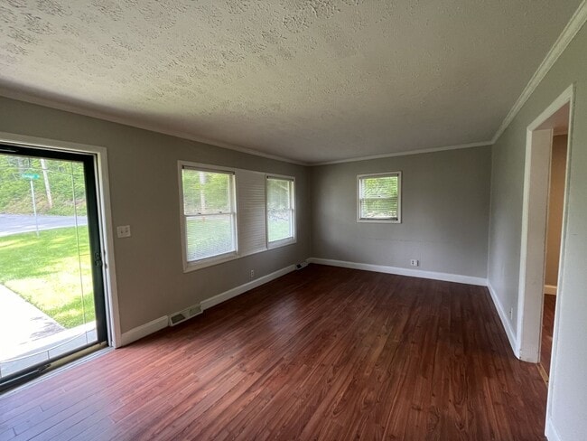 Photo - 2001 Elmwood St