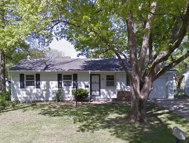 Building Photo - 2121 Mitchell St