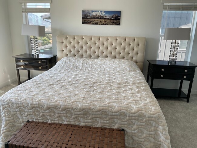 Suite de un dormitorio con cama king - 2479 Wildwood Ln