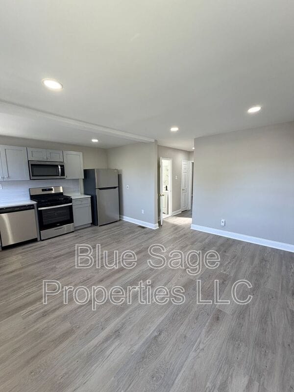 Photo - 1012 Burnside Rd