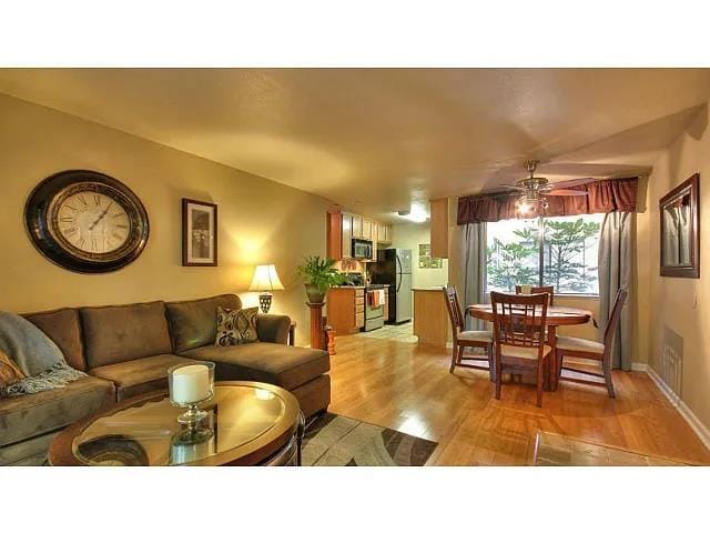 Photo - 2250 Monroe St