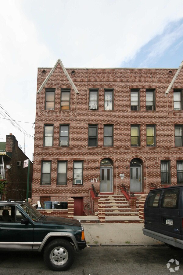 Photo - 617 E 96th St Apartments
