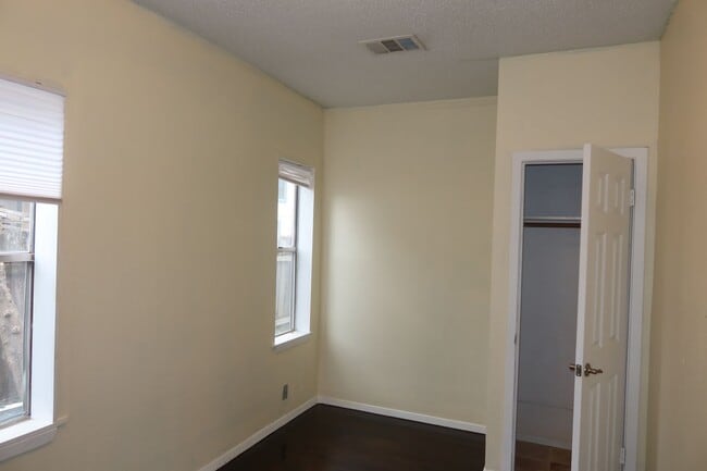 Photo - Hyde Park - 1 Bedroom House - Huge Yard - Real Wood Floors - Claw Foot Tub - $1495